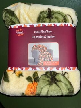 Printed Plush Throw Blanket - Cream & Green Pumpkin Design
